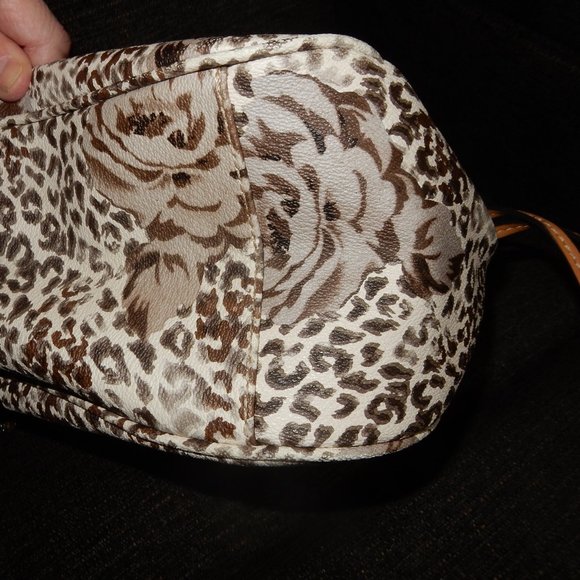 Guess purse - Picture 5 of 9